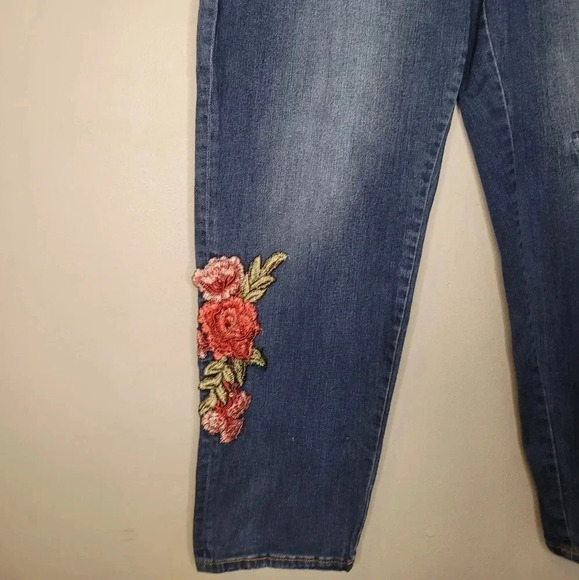 STITCH STAR distressed denim stretchy blue jeans large floral appliques Wmn 18w - Picture 3 of 7